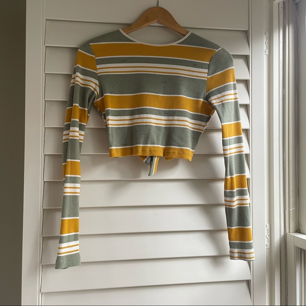 Cropped long sleeve striped Vestique top